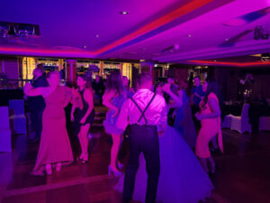 full-wedding-dancefloor