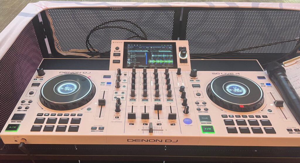 white-dj-decks-denon-sc-live4-white